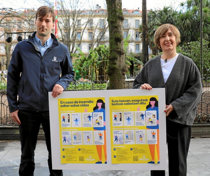 Atarietarako itsasgarriaren aurkezpena.