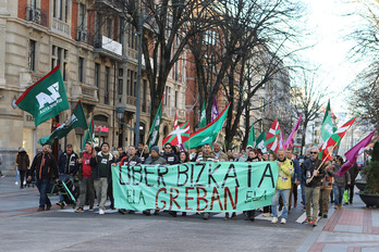 Manifestación de trabajadores de Uber en Bilbo.