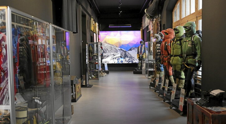 Goian, mendian zendu direnen omenezko eremua; behean, ikuspegi orokor bat.