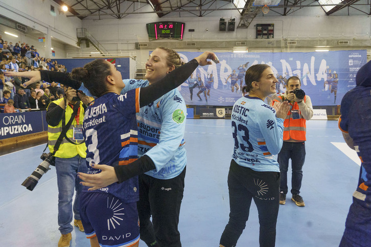 Lucia Prades, Arrojeriarekin besarkatzen, erakustaldia eskaini du Telden.