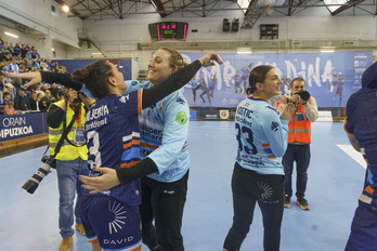 Lucia Prades, Arrojeriarekin besarkatzen, erakustaldia eskaini du Telden.