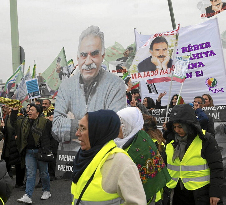 Dos efigies de Ocalan en una protesta de sus partidarios en Alemania en noviembre.