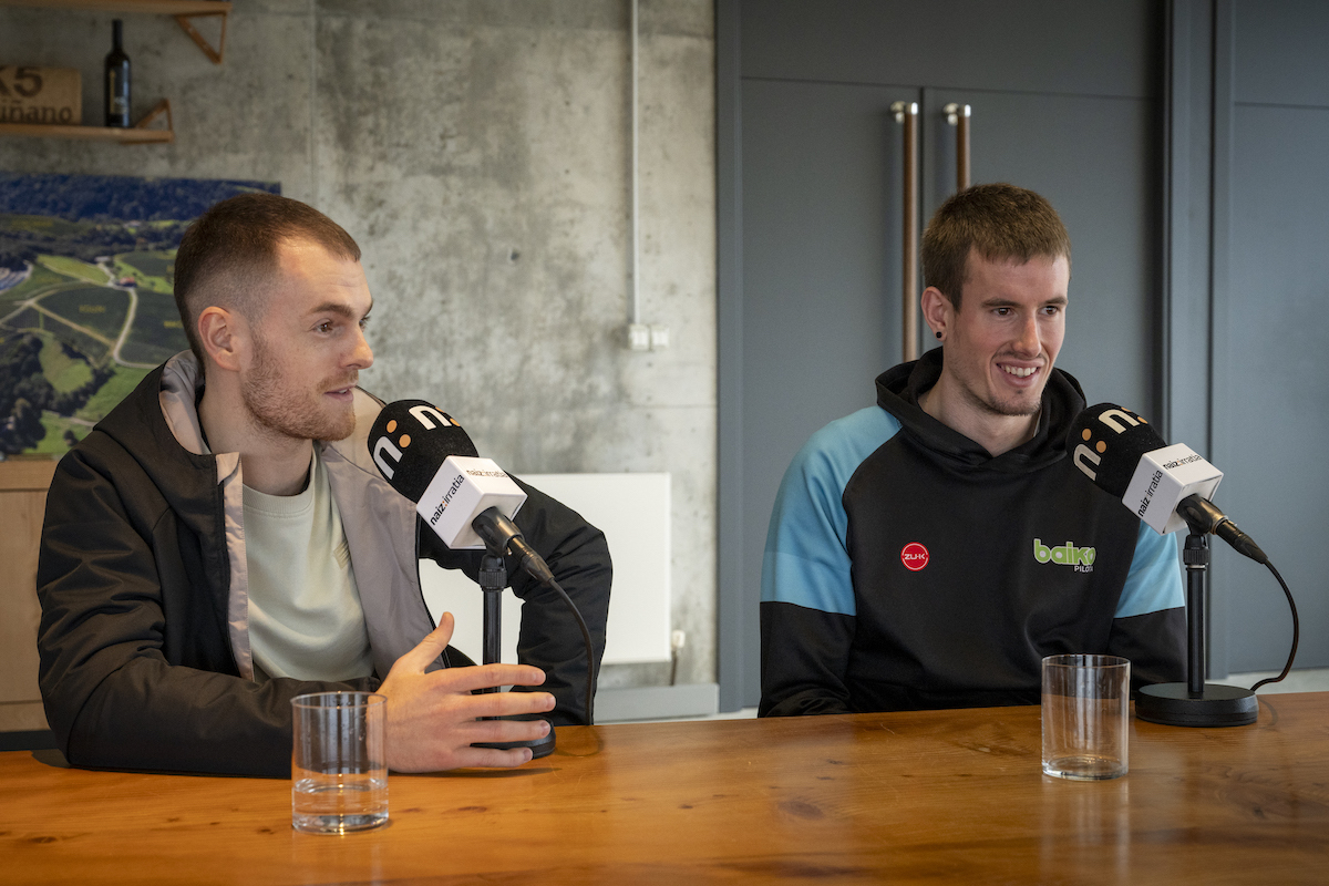 Laso eta Mariezkurrena, K5 Bodegan emandako elkarrizketan. (Gorka RUBIO/FOKU)