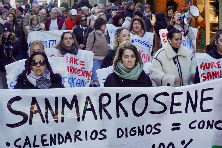 Las trabajadoras de Sanmarkosene se han manifestado por las calles de Errenteria.