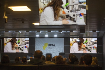 Industria adimendunari buruzko topaketa baten artxiboko irudia, Arrasaten. Bertan izan ziren SPRIko ordezkariak ere.