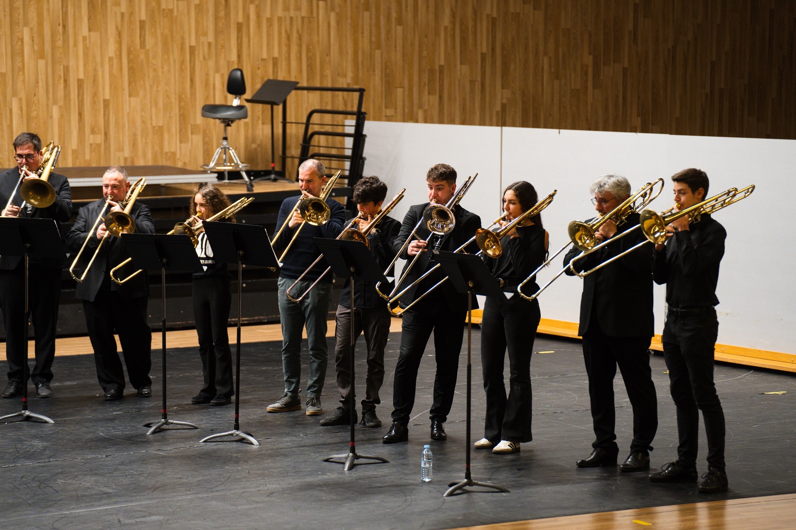Tafallako ikasleekin, beste irudi batean. (EUSKADI BRASS)