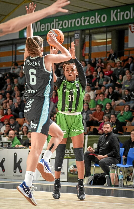 Maxuella Lisowa Mbaka en acción.