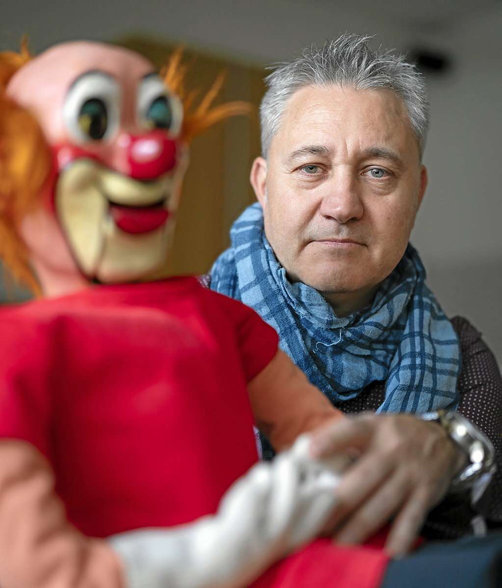 La relación entre ventrílocuo y muñeco suele ser íntima, personal e intransferible. Rara vez un ventrílocuo hereda un muñeco de otro artista, pero Tony dio una segunda vida a Charlie. Endika Portillo | FOKU