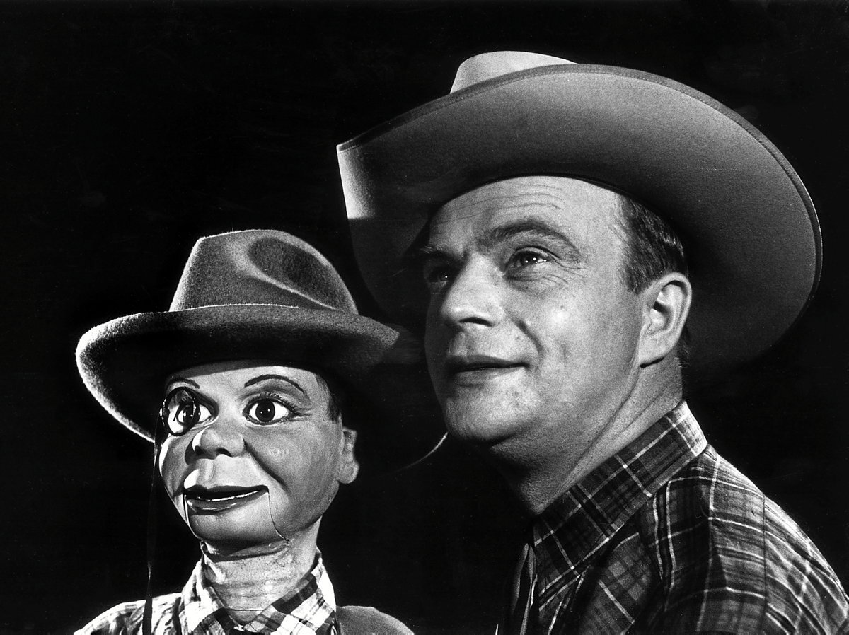 El ventrílocuo estadounidense Edgar Bergen con su famosa marioneta. Gene Lester - Getty