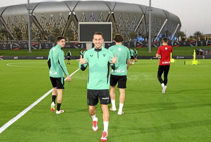 Un sonriente Berenguer en el entrenamiento previo del equipo en Yeda.