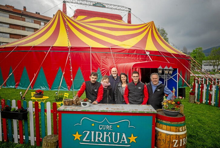 Karpa azpitik upel ondora jauzi egingo dute Gure Zirkuko kideek hilaren 15ean.