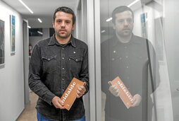 Xabi Iraolaren ustez, migrazioaren fenomenoari era ireki eta inklusiboan heltzea, koherenteena ez ezik, eraginkorrena da Euskal Herriarentzat.