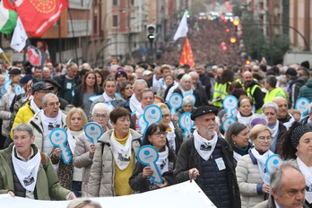 Familiares en la manifestación de hace un año, con la calle Autonomía abarrotada.