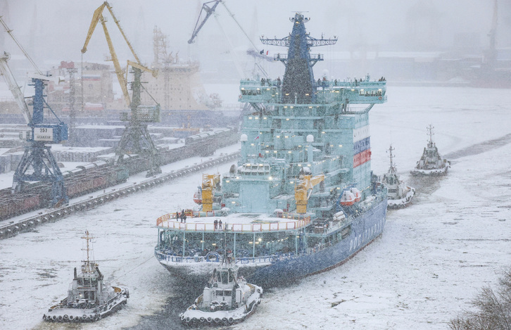 El rompehielos nuclear ruso Yakutiya mientras realizaba pruebas en el mar cerca de San Petersburgo el pasado 3 de enero