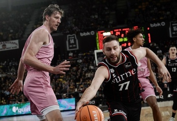 Kristian Kullamae volverá a vestirse de corto, en buena medida por la baja de Frey.