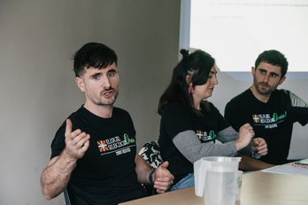 Eñaut Etxeberria, Amaia Larralde eta Jon Larrondo pilotariek eman dute prentsaurrekoa Makean.