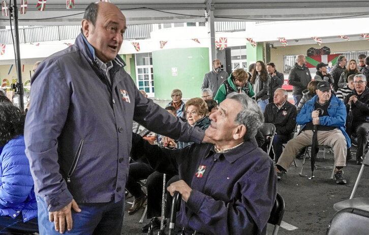Andoni Ortuzar anunció que escuchará a las bases antes de anunciar si se presenta o no a un cuarto mandato.
