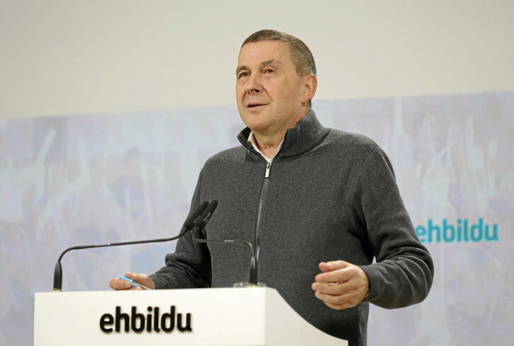 Arnaldo Otegi, durante su comparecencia ante los medios.