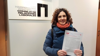 La secretaria de Acción Sindical y Negociación Colectiva de LAB, Oihana Lopetegi, en el CRL en Bilbo.