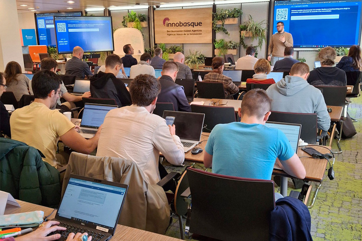 Enpresa ezberdinetako 720 profesionalek hartu dute parte prestakuntza programan.