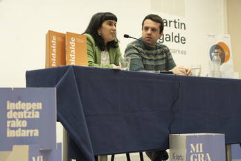 Oihana San Vicente eta Xabi Iraola Sortuko kideek aurkeztu dute Plaza Hutsa.