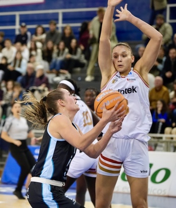 Irati Etxarri se las verá con su exequipo Girona en los cruces de la Copa.