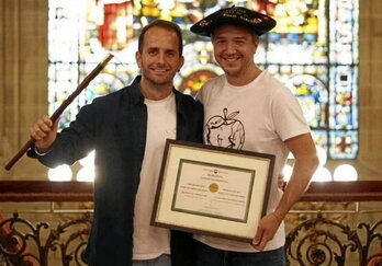 Ion eta Egoitz Zapiain, irailean ospatutako Gipuzkoako Aldundiaren XXIII. txapelketako garaikurrekin.