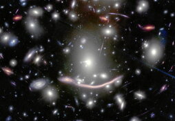 Hubble teleskopioak Abell 370 galaxiari ateratako irudia; 44 izar behatu dira bertan.