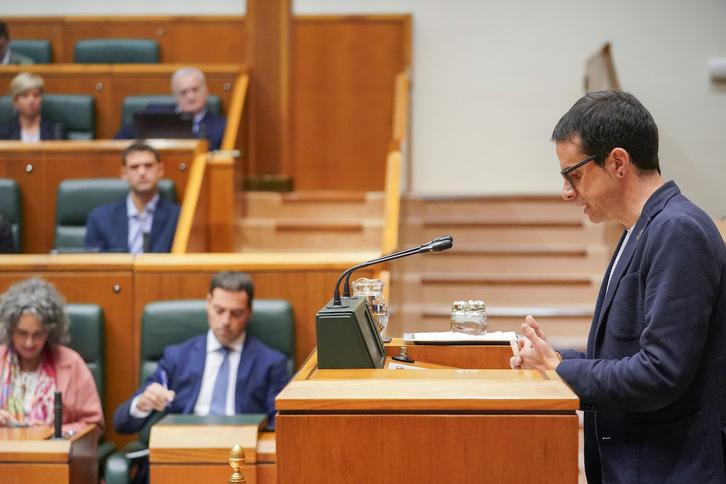 Pello Otxandiano, en una comparecencia del Parlamento.