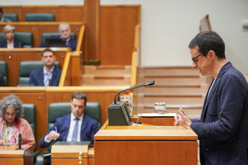 Pello Otxandiano, en una comparecencia del Parlamento.