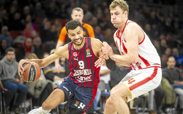 Un explosivo Tim Luwawu-Cabarrot desborda a Sasha Vezenkov en los mejores minutos del Baskonia.