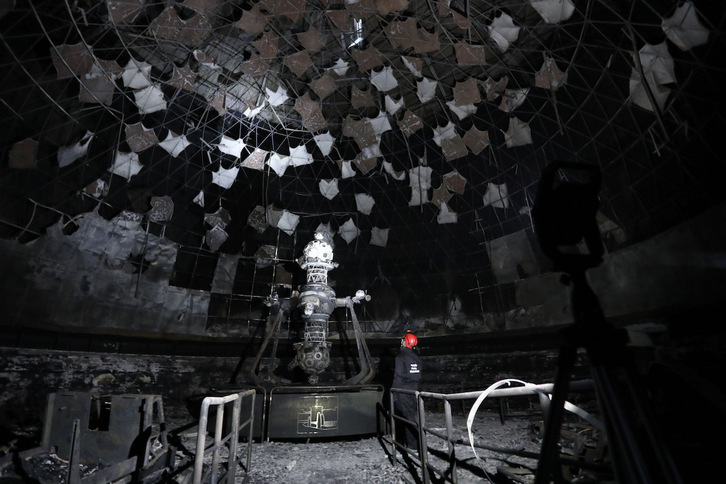 Estado en el que ha quedado la sala de proyecciones del Planetario de Iruñea tras el incendio.