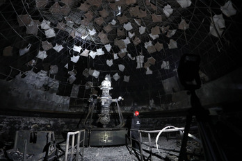 Estado en el que ha quedado la sala de proyecciones del Planetario de Iruñea tras el incendio.