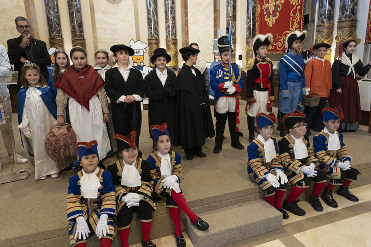 Donostiako Haur Danborradako pertsonaia nagusiak, udaletxean.