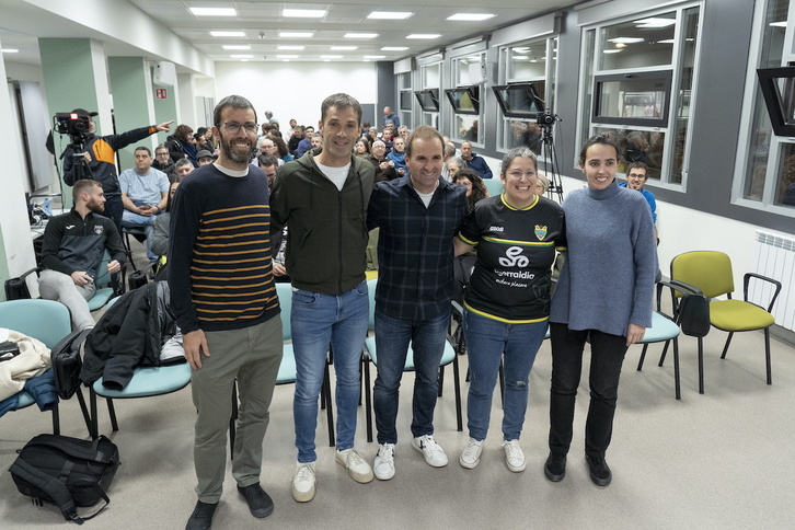 Oleguer, a la izquierda en la mesa redonda organizada por NAIZ en Tutera hace ahora un año.