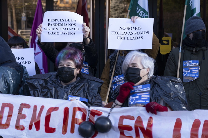Movilización de trabajadoras de residencia en denuncia de sus condiciones de trabajo.