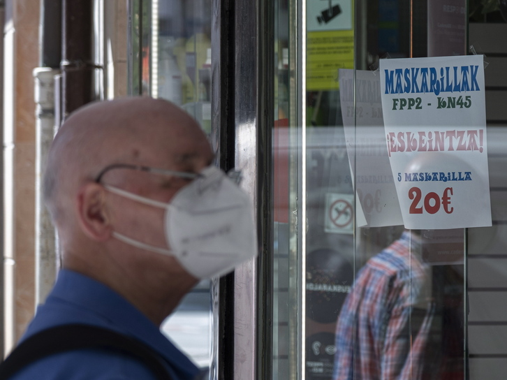 Un hombre con mascarilla, en una imagen ajena a la información.
