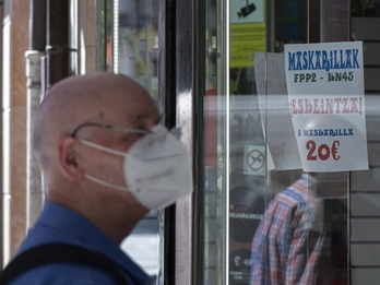 Un hombre con mascarilla, en una imagen ajena a la información.
