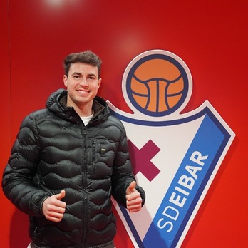 Álex Domínguez ya está en Eibar y este viernes se unirá a los entrenamientos.