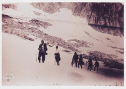 Anetoko 1953. urteko glaziar espedizioa, irudian.