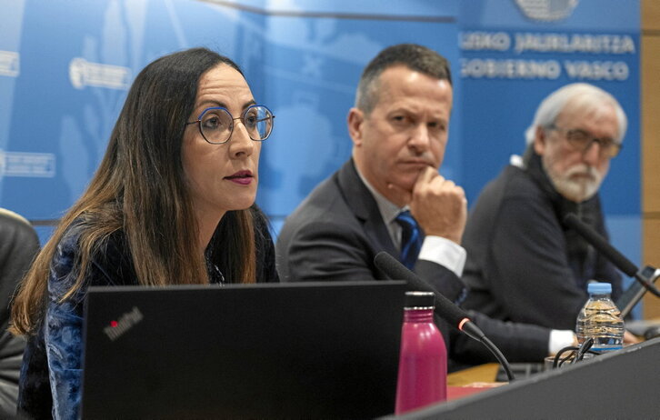 Begoña Pedrosa y Jokin Bildarratz, en la presentación del decreto en 2023.