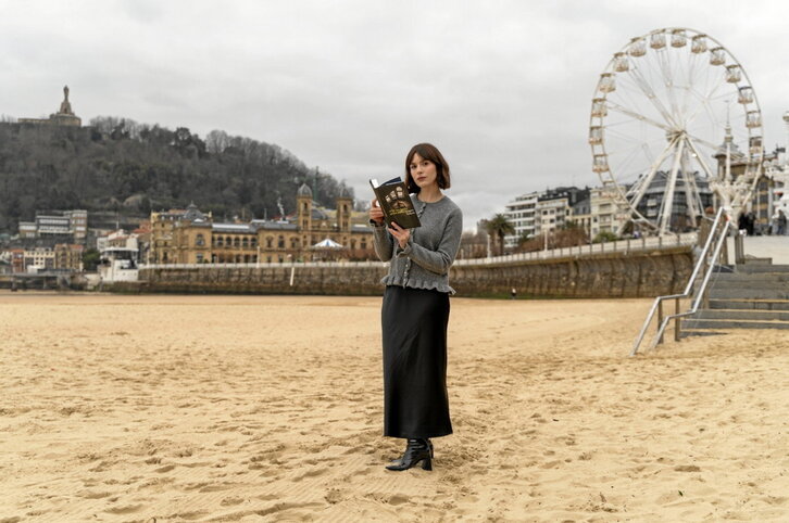 Nagore Suárez, en la playa de la Concha.