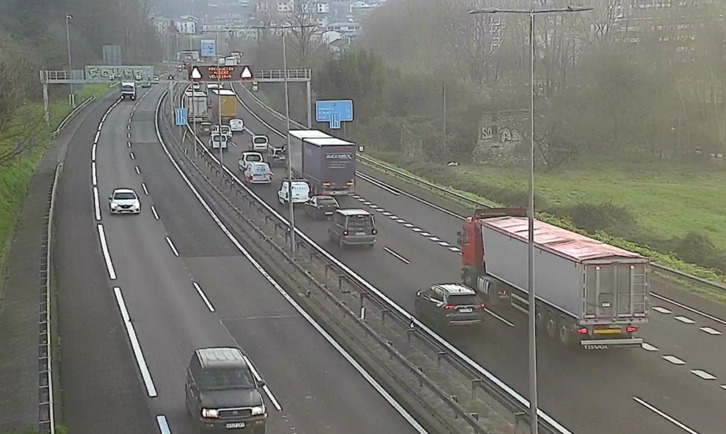 Auto ilarak arintzen hasi diren unea.