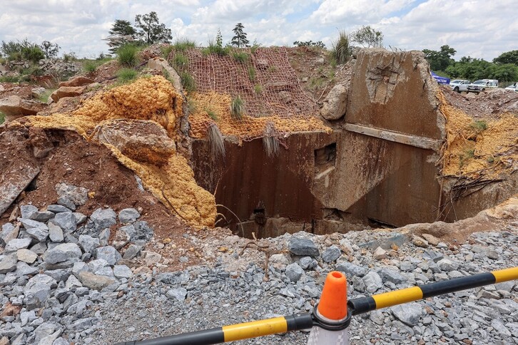 Entrada a una de las minas de oro ubicadas en Stilfontein.