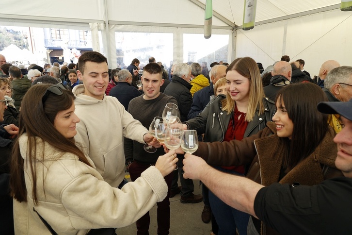 Txakolin Egunean topa egiten, Getarian.