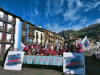 Euskal Eskola Publikoaz Harro Topagunearen agerraldia, Tolosako Azokan.