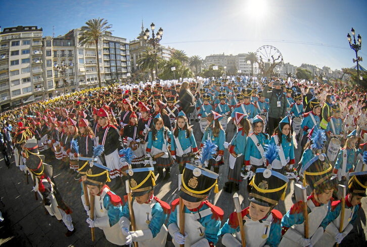 Alderdi Eder volverá a presentar mañana este aspecto multicolor en el arranque de la tamborrada infantil.