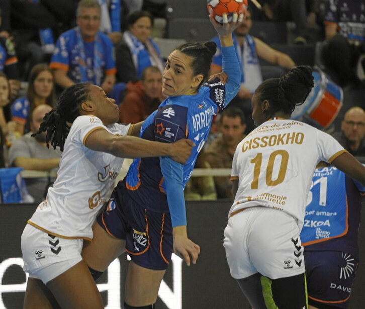 Esther Arrojeriak bikain gidatu zuen taldea lehen zatian. Irudia lehen jardunaldikoa da.