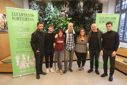 Artistas participantes y convocantes, en la presentación del concierto.