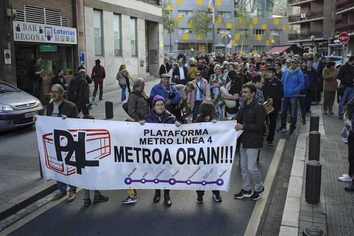 Manifestación vecinal que tuvo lugar en abril de 2024 reivindicando la línea 4 de metro.